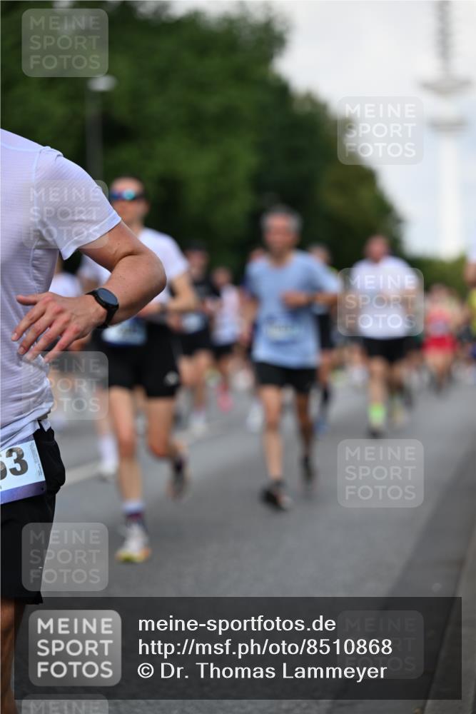 29.06.2025 - hella hamburg halbmarathon Dr. Thomas Lammeyer http://msf.ph/oto/8510868 29.06.2025 10:00:10 Kennedybrücke 1061, 1120, 1452, 1499, 1502, 1592, 1628, 1976, 2083, 2953, 3256, 4077, 4377, 4404, 4711, 5482, 5600, 5607, 5978, 6511, 6512, 7178, 7583, 7943, 8335, 8921, 8989, 9597, 9638, 9695, 9793, 10891, 10895, 11124, 11231 meine-sportfotos.de