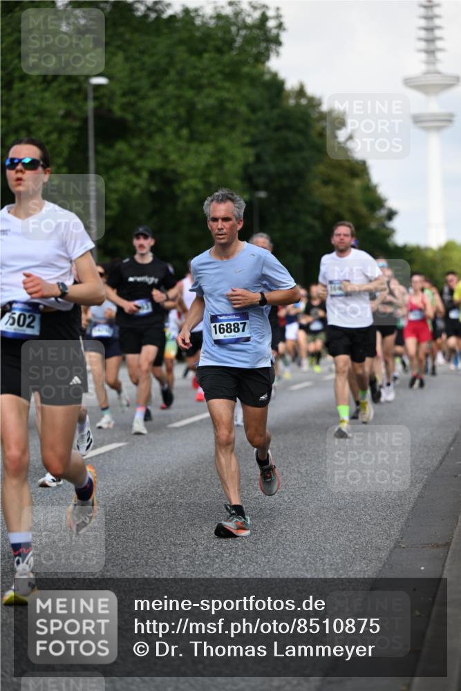 29.06.2025 - hella hamburg halbmarathon Dr. Thomas Lammeyer http://msf.ph/oto/8510875 29.06.2025 10:00:11 Kennedybrücke 1061, 1120, 1452, 1499, 1502, 1592, 1628, 1976, 2083, 2953, 3256, 4077, 4377, 4404, 4711, 5482, 5600, 5607, 5978, 6511, 6512, 7178, 7583, 7943, 8335, 8921, 8989, 9597, 9638, 9695, 9793, 10891, 10895, 11124, 11231 meine-sportfotos.de