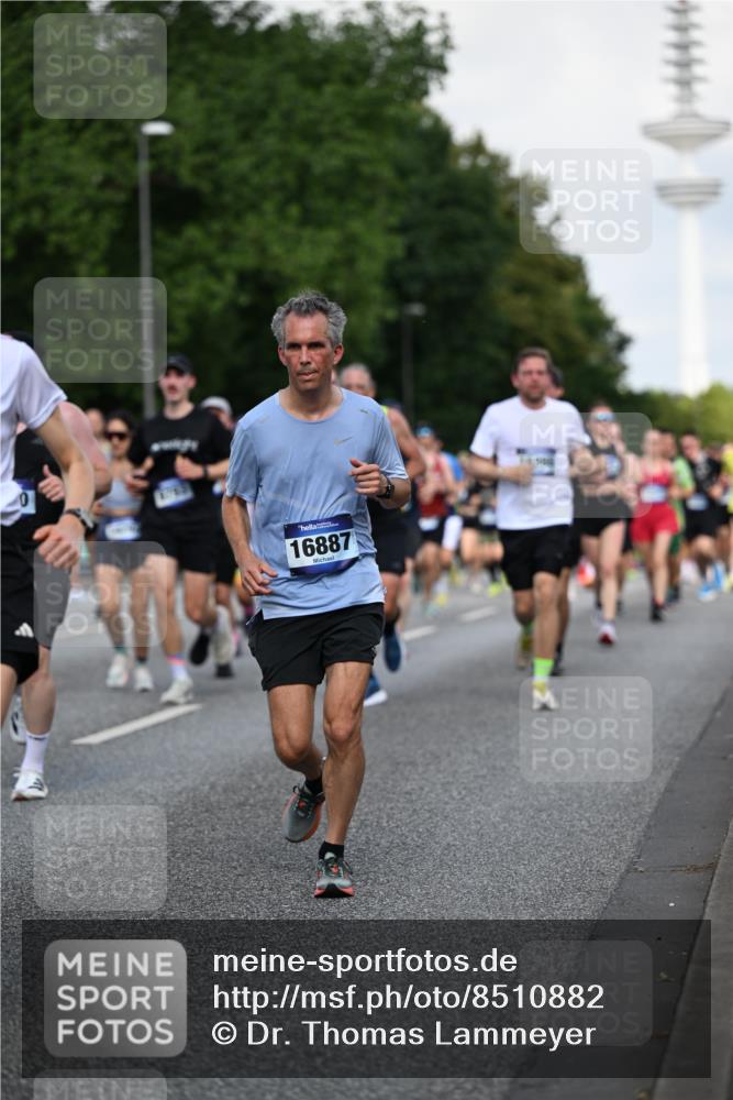 29.06.2025 - hella hamburg halbmarathon Dr. Thomas Lammeyer http://msf.ph/oto/8510882 29.06.2025 10:00:11 Kennedybrücke 1061, 1120, 1452, 1499, 1502, 1592, 1628, 1976, 2083, 2953, 3256, 4077, 4377, 4404, 4711, 5482, 5600, 5607, 5978, 6511, 6512, 7178, 7583, 7943, 8335, 8921, 8989, 9597, 9638, 9695, 9793, 10891, 10895, 11124, 11231 meine-sportfotos.de