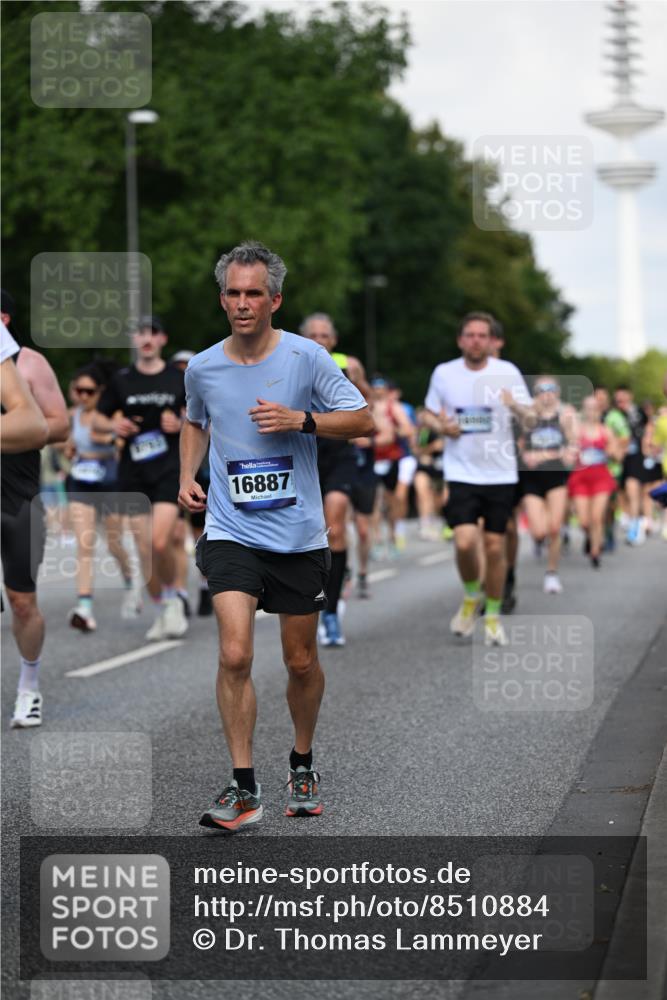 29.06.2025 - hella hamburg halbmarathon Dr. Thomas Lammeyer http://msf.ph/oto/8510884 29.06.2025 10:00:11 Kennedybrücke 1061, 1120, 1452, 1499, 1502, 1592, 1628, 1976, 2083, 2953, 3256, 4077, 4377, 4404, 4711, 5482, 5600, 5607, 5978, 6511, 6512, 7178, 7583, 7943, 8335, 8921, 8989, 9597, 9638, 9695, 9793, 10891, 10895, 11124, 11231 meine-sportfotos.de