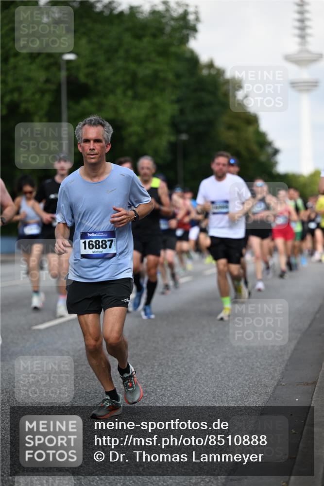 29.06.2025 - hella hamburg halbmarathon Dr. Thomas Lammeyer http://msf.ph/oto/8510888 29.06.2025 10:00:11 Kennedybrücke 1061, 1120, 1452, 1499, 1502, 1592, 1628, 1976, 2083, 2953, 3256, 4077, 4377, 4404, 4711, 5482, 5600, 5607, 5978, 6511, 6512, 7178, 7583, 7943, 8335, 8921, 8989, 9597, 9638, 9695, 9793, 10891, 10895, 11124, 11231 meine-sportfotos.de