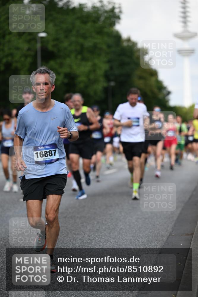 29.06.2025 - hella hamburg halbmarathon Dr. Thomas Lammeyer http://msf.ph/oto/8510892 29.06.2025 10:00:12 Kennedybrücke 1061, 1120, 1452, 1499, 1502, 1592, 1628, 2083, 2953, 3256, 4065, 4077, 4377, 4404, 4711, 5482, 5600, 5607, 5978, 6511, 6512, 7178, 7583, 7943, 8335, 8921, 8989, 9537, 9597, 9638, 9695, 9793, 10891, 10895, 11124, 11231 meine-sportfotos.de