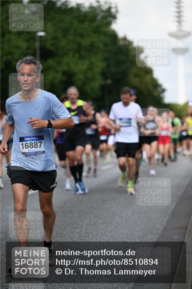 29.06.2025 - hella hamburg halbmarathon Dr. Thomas Lammeyer http://msf.ph/oto/8510894 29.06.2025 10:00:12 Kennedybrücke 1061, 1120, 1452, 1499, 1502, 1592, 1628, 2083, 2953, 3256, 4065, 4077, 4377, 4404, 4711, 5482, 5600, 5607, 5978, 6511, 6512, 7178, 7583, 7943, 8335, 8921, 8989, 9537, 9597, 9638, 9695, 9793, 10891, 10895, 11124, 11231 meine-sportfotos.de