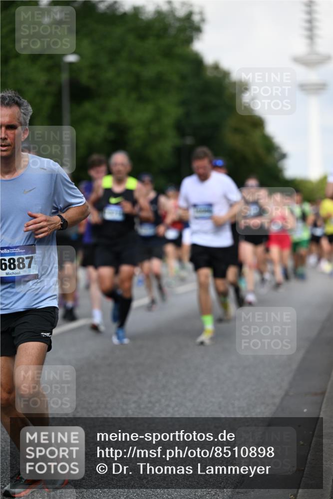 29.06.2025 - hella hamburg halbmarathon Dr. Thomas Lammeyer http://msf.ph/oto/8510898 29.06.2025 10:00:12 Kennedybrücke 1061, 1120, 1452, 1499, 1502, 1592, 1628, 2083, 2953, 3256, 4065, 4077, 4377, 4404, 4711, 5482, 5600, 5607, 5978, 6511, 6512, 7178, 7583, 7943, 8335, 8921, 8989, 9537, 9597, 9638, 9695, 9793, 10891, 10895, 11124, 11231 meine-sportfotos.de