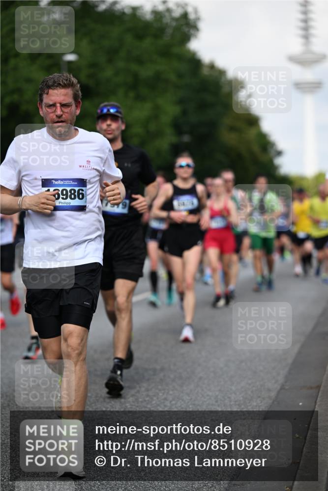 29.06.2025 - hella hamburg halbmarathon Dr. Thomas Lammeyer http://msf.ph/oto/8510928 29.06.2025 10:00:15 Kennedybrücke 1061, 1120, 1499, 1502, 1628, 1877, 2013, 2083, 2953, 2996, 3256, 4065, 4077, 4377, 4404, 4635, 4711, 5482, 5600, 5607, 5978, 6286, 6511, 6512, 7178, 7383, 7475, 7583, 7943, 8261, 8335, 8921, 9537, 9597, 9638, 9695, 9793, 10508, 10891, 11124, 11231 meine-sportfotos.de