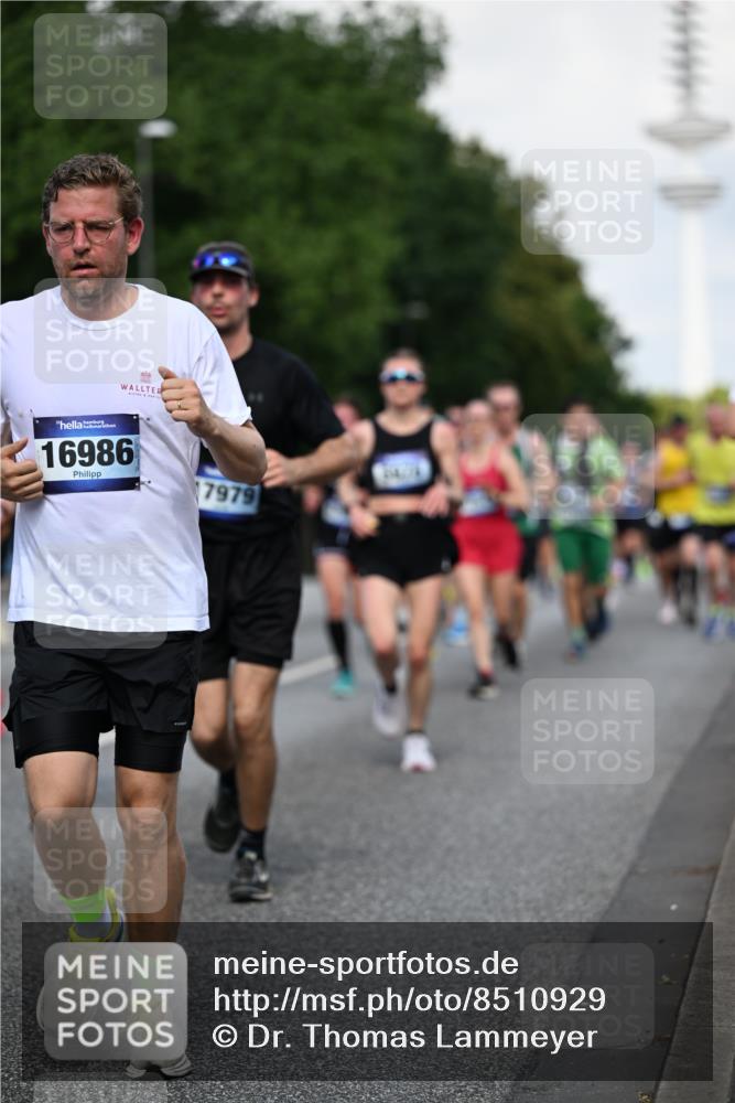 29.06.2025 - hella hamburg halbmarathon Dr. Thomas Lammeyer http://msf.ph/oto/8510929 29.06.2025 10:00:15 Kennedybrücke 1061, 1120, 1499, 1502, 1628, 1877, 2013, 2083, 2953, 2996, 3256, 4065, 4077, 4377, 4404, 4635, 4711, 5482, 5600, 5607, 5978, 6286, 6511, 6512, 7178, 7383, 7475, 7583, 7943, 8261, 8335, 8921, 9537, 9597, 9638, 9695, 9793, 10508, 10891, 11124, 11231 meine-sportfotos.de