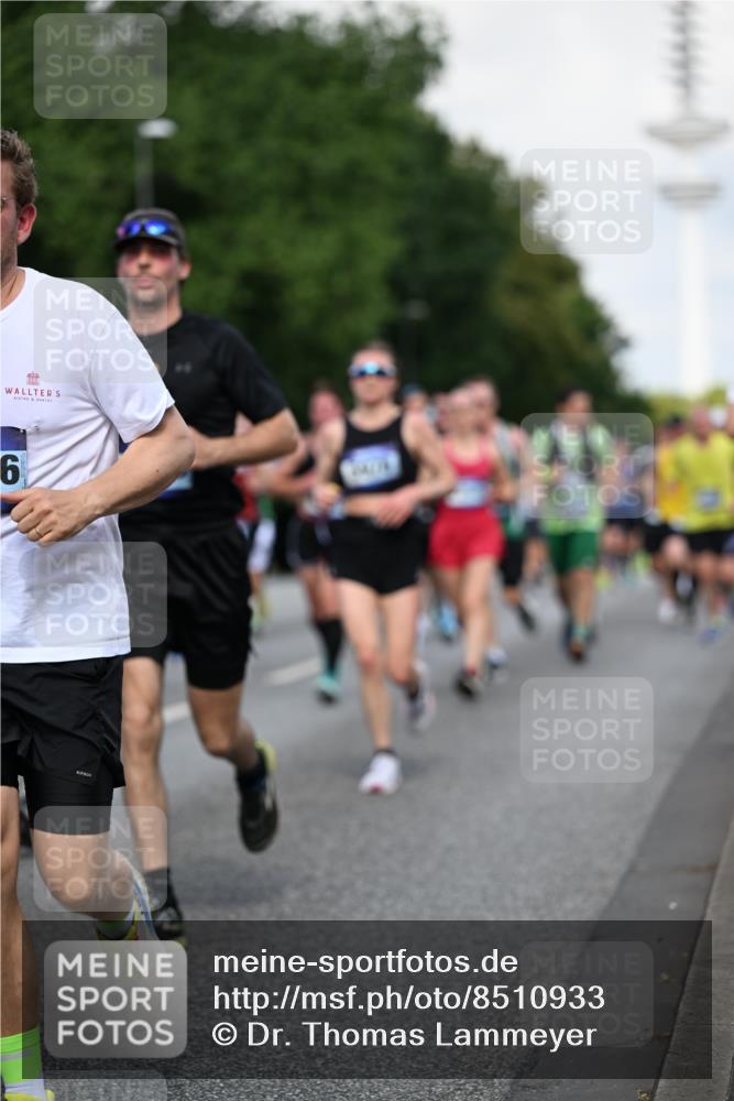 29.06.2025 - hella hamburg halbmarathon Dr. Thomas Lammeyer http://msf.ph/oto/8510933 29.06.2025 10:00:15 Kennedybrücke 1061, 1120, 1499, 1502, 1628, 1877, 2013, 2083, 2953, 2996, 3256, 4065, 4077, 4377, 4404, 4635, 4711, 5482, 5600, 5607, 5978, 6286, 6511, 6512, 7178, 7383, 7475, 7583, 7943, 8261, 8335, 8921, 9537, 9597, 9638, 9695, 9793, 10508, 10891, 11124, 11231 meine-sportfotos.de