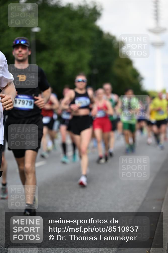 29.06.2025 - hella hamburg halbmarathon Dr. Thomas Lammeyer http://msf.ph/oto/8510937 29.06.2025 10:00:15 Kennedybrücke 1061, 1120, 1499, 1502, 1628, 1877, 2013, 2083, 2953, 2996, 3256, 4065, 4077, 4377, 4404, 4635, 4711, 5482, 5600, 5607, 5978, 6286, 6511, 6512, 7178, 7383, 7475, 7583, 7943, 8261, 8335, 8921, 9537, 9597, 9638, 9695, 9793, 10508, 10891, 11124, 11231 meine-sportfotos.de