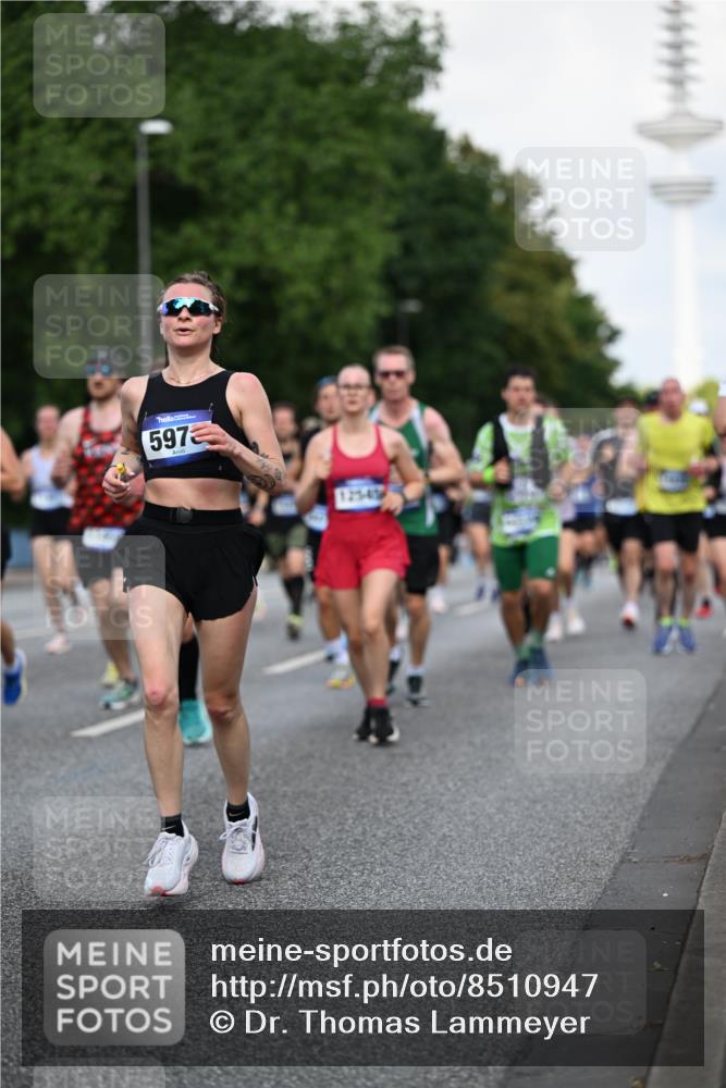 29.06.2025 - hella hamburg halbmarathon Dr. Thomas Lammeyer http://msf.ph/oto/8510947 29.06.2025 10:00:16 Kennedybrücke 1061, 1120, 1499, 1502, 1628, 1877, 2013, 2083, 2953, 2996, 3256, 4065, 4077, 4377, 4404, 4635, 4711, 5482, 5600, 5607, 5978, 6286, 6511, 6512, 7178, 7383, 7475, 7583, 7943, 8261, 8335, 8921, 9537, 9597, 9638, 9695, 9793, 10508, 10891, 11124, 11231 meine-sportfotos.de