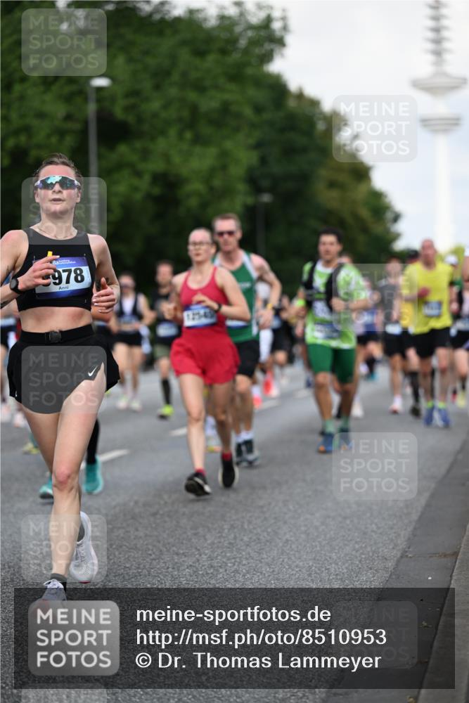 29.06.2025 - hella hamburg halbmarathon Dr. Thomas Lammeyer http://msf.ph/oto/8510953 29.06.2025 10:00:17 Kennedybrücke 1120, 1460, 1499, 1502, 1628, 1877, 2013, 2083, 2953, 2996, 3256, 3426, 4065, 4077, 4377, 4404, 4635, 4711, 5482, 5600, 5607, 5978, 6286, 6309, 6511, 6512, 6561, 7178, 7383, 7475, 7583, 7943, 8261, 8335, 8921, 9497, 9537, 9597, 9638, 9695, 9793, 10508, 10891, 11018, 11124, 11231 meine-sportfotos.de