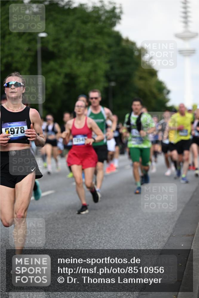 29.06.2025 - hella hamburg halbmarathon Dr. Thomas Lammeyer http://msf.ph/oto/8510956 29.06.2025 10:00:17 Kennedybrücke 1120, 1460, 1499, 1502, 1628, 1877, 2013, 2083, 2953, 2996, 3256, 3426, 4065, 4077, 4377, 4404, 4635, 4711, 5482, 5600, 5607, 5978, 6286, 6309, 6511, 6512, 6561, 7178, 7383, 7475, 7583, 7943, 8261, 8335, 8921, 9497, 9537, 9597, 9638, 9695, 9793, 10508, 10891, 11018, 11124, 11231 meine-sportfotos.de