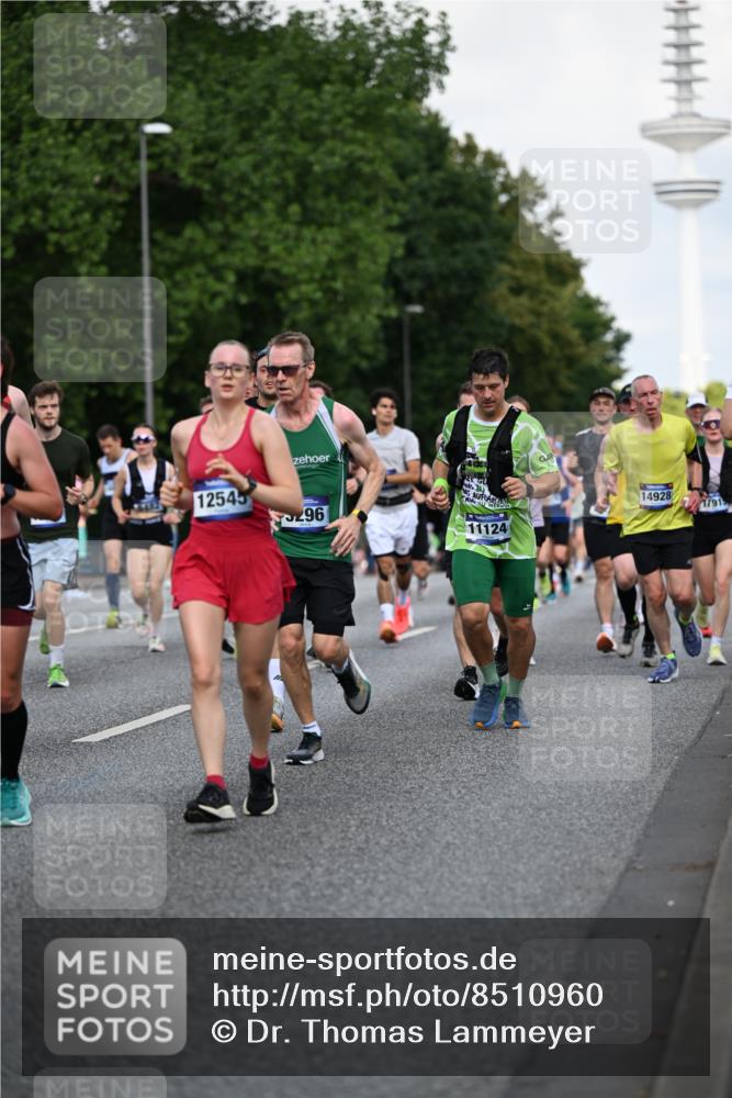 29.06.2025 - hella hamburg halbmarathon Dr. Thomas Lammeyer http://msf.ph/oto/8510960 29.06.2025 10:00:17 Kennedybrücke 1120, 1460, 1499, 1502, 1628, 1877, 2013, 2083, 2953, 2996, 3256, 3426, 4065, 4077, 4377, 4404, 4635, 4711, 5482, 5600, 5607, 5978, 6286, 6309, 6511, 6512, 6561, 7178, 7383, 7475, 7583, 7943, 8261, 8335, 8921, 9497, 9537, 9597, 9638, 9695, 9793, 10508, 10891, 11018, 11124, 11231 meine-sportfotos.de