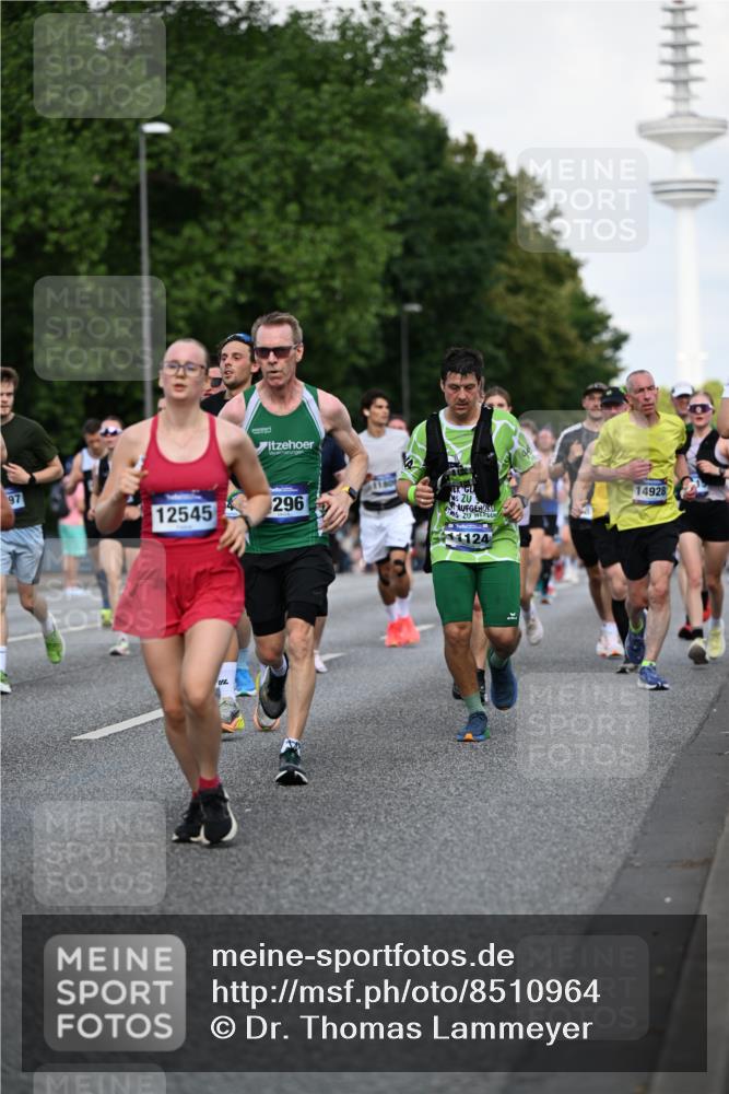 29.06.2025 - hella hamburg halbmarathon Dr. Thomas Lammeyer http://msf.ph/oto/8510964 29.06.2025 10:00:17 Kennedybrücke 1120, 1460, 1499, 1502, 1628, 1877, 2013, 2083, 2953, 2996, 3256, 3426, 4065, 4077, 4377, 4404, 4635, 4711, 5482, 5600, 5607, 5978, 6286, 6309, 6511, 6512, 6561, 7178, 7383, 7475, 7583, 7943, 8261, 8335, 8921, 9497, 9537, 9597, 9638, 9695, 9793, 10508, 10891, 11018, 11124, 11231 meine-sportfotos.de