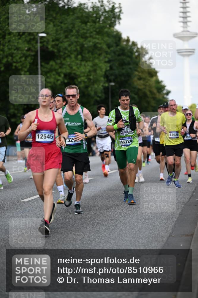 29.06.2025 - hella hamburg halbmarathon Dr. Thomas Lammeyer http://msf.ph/oto/8510966 29.06.2025 10:00:18 Kennedybrücke 1120, 1460, 1499, 1502, 1628, 1877, 2013, 2082, 2083, 2953, 2996, 3256, 3426, 4065, 4077, 4377, 4404, 4635, 4711, 4967, 5482, 5600, 5978, 6286, 6309, 6511, 6512, 6561, 6562, 7178, 7383, 7475, 7583, 7943, 8261, 8335, 8921, 9497, 9537, 9597, 9638, 9695, 9793, 10508, 10891, 11018, 11124, 11231 meine-sportfotos.de