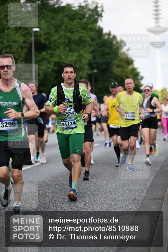 29.06.2025 - hella hamburg halbmarathon Dr. Thomas Lammeyer http://msf.ph/oto/8510986 29.06.2025 10:00:19 Kennedybrücke 1120, 1460, 1499, 1502, 1628, 1877, 2013, 2082, 2083, 2953, 2996, 3256, 3426, 4065, 4077, 4377, 4404, 4635, 4711, 4967, 5482, 5600, 5978, 6286, 6309, 6377, 6511, 6512, 6561, 6562, 7178, 7383, 7475, 7583, 7943, 8261, 8335, 8572, 8921, 9082, 9497, 9537, 9597, 9638, 9695, 9793, 10508, 10891, 11018, 11124, 11231 meine-sportfotos.de