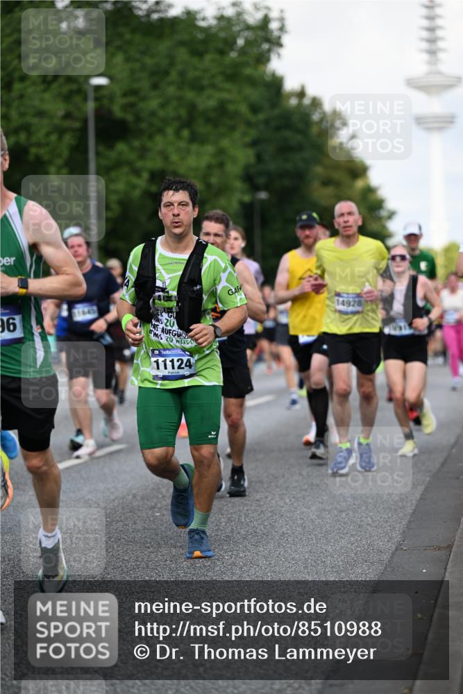 29.06.2025 - hella hamburg halbmarathon Dr. Thomas Lammeyer http://msf.ph/oto/8510988 29.06.2025 10:00:19 Kennedybrücke 1120, 1460, 1499, 1502, 1628, 1877, 2013, 2082, 2083, 2953, 2996, 3256, 3426, 4065, 4077, 4377, 4404, 4635, 4711, 4967, 5482, 5600, 5978, 6286, 6309, 6377, 6511, 6512, 6561, 6562, 7178, 7383, 7475, 7583, 7943, 8261, 8335, 8572, 8921, 9082, 9497, 9537, 9597, 9638, 9695, 9793, 10508, 10891, 11018, 11124, 11231 meine-sportfotos.de