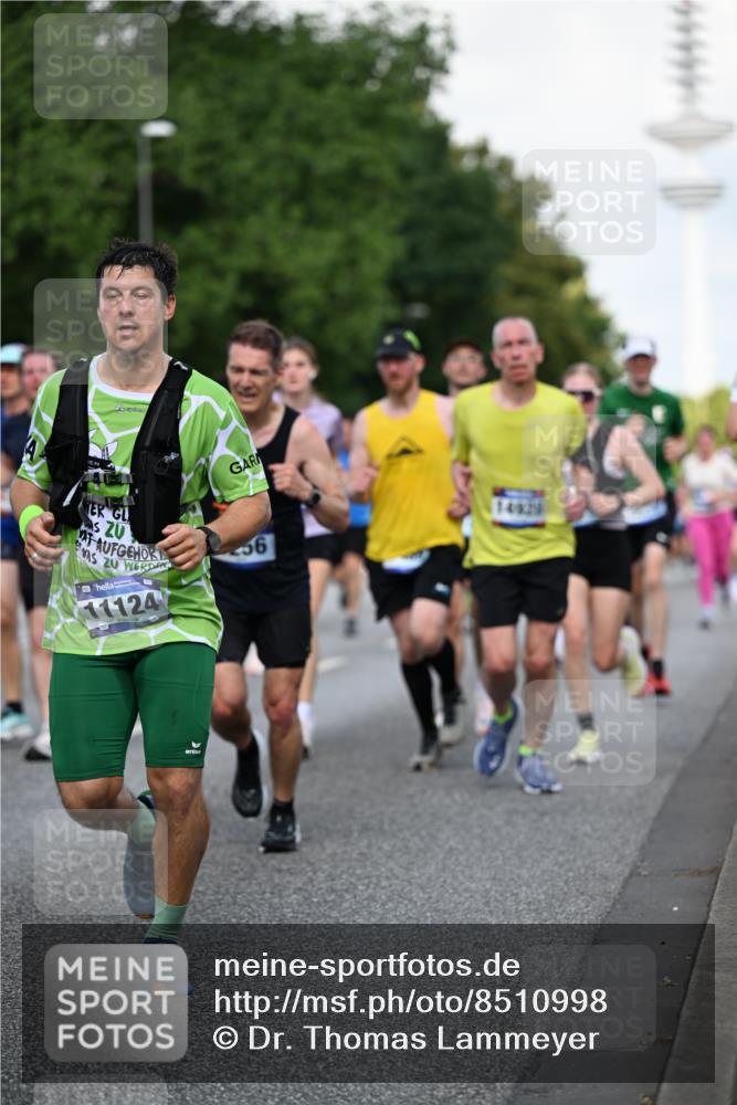 29.06.2025 - hella hamburg halbmarathon Dr. Thomas Lammeyer http://msf.ph/oto/8510998 29.06.2025 10:00:20 Kennedybrücke 1460, 1499, 1502, 1628, 1877, 2013, 2082, 2083, 2953, 2996, 3256, 3426, 4065, 4077, 4377, 4404, 4635, 4711, 4967, 5482, 5600, 5978, 6286, 6309, 6377, 6511, 6512, 6561, 6562, 7178, 7383, 7475, 7583, 8261, 8335, 8514, 8572, 8921, 9082, 9497, 9537, 9597, 9638, 9695, 9793, 10508, 10891, 11018, 11124, 11231 meine-sportfotos.de