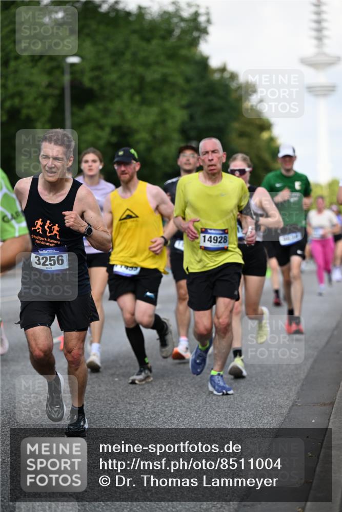 29.06.2025 - hella hamburg halbmarathon Dr. Thomas Lammeyer http://msf.ph/oto/8511004 29.06.2025 10:00:21 Kennedybrücke 1460, 1499, 1502, 1628, 1877, 2013, 2082, 2083, 2996, 3256, 3310, 3426, 4065, 4077, 4377, 4404, 4635, 4711, 4967, 5482, 5600, 5978, 6286, 6309, 6377, 6511, 6512, 6561, 6562, 7178, 7383, 7475, 7583, 8261, 8335, 8361, 8514, 8572, 8921, 8996, 9082, 9497, 9537, 9597, 9638, 9695, 9793, 10371, 10508, 10891, 11018, 11124, 11231 meine-sportfotos.de