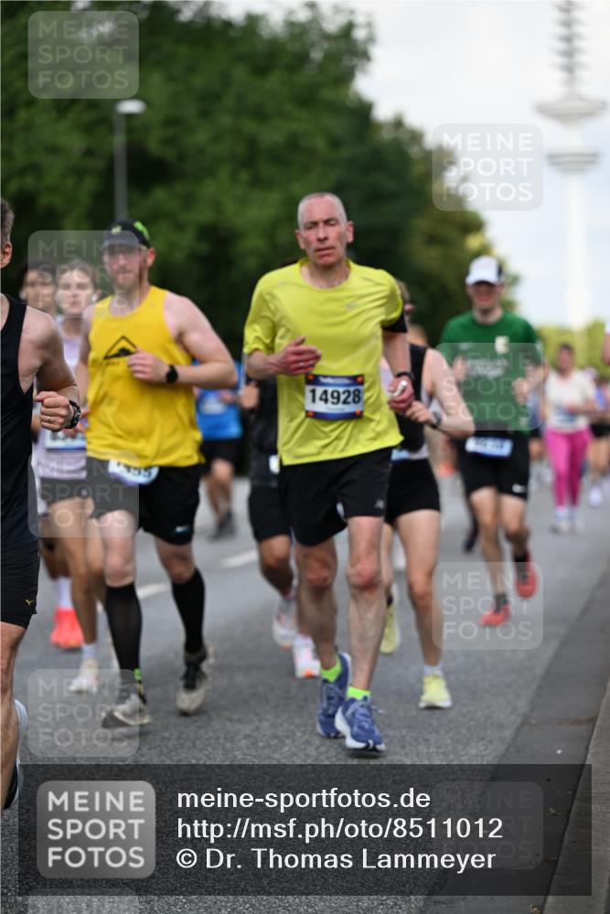 29.06.2025 - hella hamburg halbmarathon Dr. Thomas Lammeyer http://msf.ph/oto/8511012 29.06.2025 10:00:21 Kennedybrücke 1460, 1499, 1502, 1628, 1877, 2013, 2082, 2083, 2996, 3256, 3310, 3426, 4065, 4077, 4377, 4404, 4635, 4711, 4967, 5482, 5600, 5978, 6286, 6309, 6377, 6511, 6512, 6561, 6562, 7178, 7383, 7475, 7583, 8261, 8335, 8361, 8514, 8572, 8921, 8996, 9082, 9497, 9537, 9597, 9638, 9695, 9793, 10371, 10508, 10891, 11018, 11124, 11231 meine-sportfotos.de