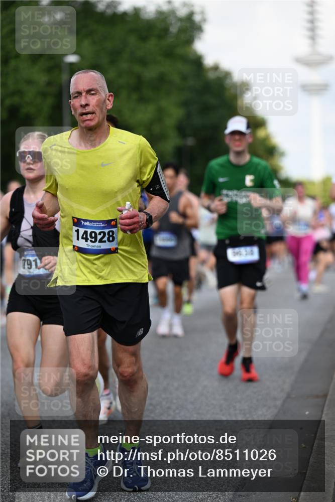 29.06.2025 - hella hamburg halbmarathon Dr. Thomas Lammeyer http://msf.ph/oto/8511026 29.06.2025 10:00:22 Kennedybrücke 1460, 1499, 1502, 1628, 1877, 2013, 2082, 2083, 2208, 2771, 2996, 3256, 3310, 3426, 4065, 4077, 4377, 4404, 4635, 4711, 4967, 5482, 5600, 5978, 6286, 6309, 6377, 6511, 6512, 6561, 6562, 7178, 7383, 7475, 8261, 8335, 8361, 8514, 8572, 8921, 8996, 9082, 9497, 9537, 9597, 9638, 9695, 9793, 10371, 10508, 10891, 11018, 11124, 11231 meine-sportfotos.de
