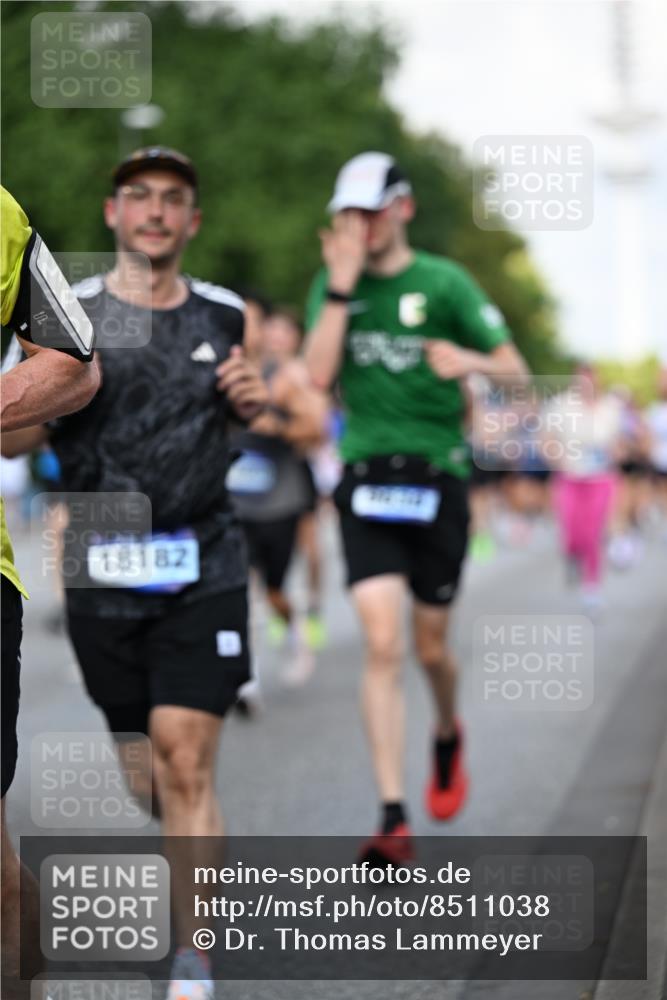 29.06.2025 - hella hamburg halbmarathon Dr. Thomas Lammeyer http://msf.ph/oto/8511038 29.06.2025 10:00:23 Kennedybrücke 1460, 1496, 1499, 1502, 1628, 1877, 2013, 2082, 2083, 2208, 2771, 2996, 3256, 3310, 3426, 4065, 4077, 4377, 4404, 4635, 4711, 4967, 5482, 5600, 5978, 6286, 6309, 6377, 6511, 6512, 6561, 6562, 7178, 7383, 7475, 8261, 8335, 8361, 8514, 8572, 8921, 8996, 9082, 9497, 9537, 9597, 9638, 9695, 9793, 10371, 10508, 10891, 11018, 11124, 11231 meine-sportfotos.de