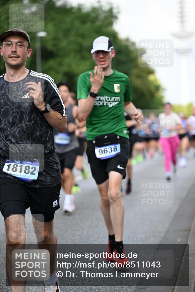 29.06.2025 - hella hamburg halbmarathon Dr. Thomas Lammeyer http://msf.ph/oto/8511043 29.06.2025 10:00:23 Kennedybrücke 1460, 1496, 1499, 1502, 1628, 1877, 2013, 2082, 2083, 2208, 2771, 2996, 3256, 3310, 3426, 4065, 4077, 4377, 4404, 4635, 4711, 4967, 5482, 5600, 5978, 6286, 6309, 6377, 6511, 6512, 6561, 6562, 7178, 7383, 7475, 8261, 8335, 8361, 8514, 8572, 8921, 8996, 9082, 9497, 9537, 9597, 9638, 9695, 9793, 10371, 10508, 10891, 11018, 11124, 11231 meine-sportfotos.de
