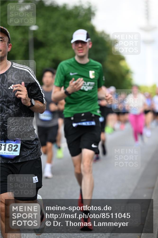 29.06.2025 - hella hamburg halbmarathon Dr. Thomas Lammeyer http://msf.ph/oto/8511045 29.06.2025 10:00:23 Kennedybrücke 1460, 1496, 1499, 1502, 1628, 1877, 2013, 2082, 2083, 2208, 2771, 2996, 3256, 3310, 3426, 4065, 4077, 4377, 4404, 4635, 4711, 4967, 5482, 5600, 5978, 6286, 6309, 6377, 6511, 6512, 6561, 6562, 7178, 7383, 7475, 8261, 8335, 8361, 8514, 8572, 8921, 8996, 9082, 9497, 9537, 9597, 9638, 9695, 9793, 10371, 10508, 10891, 11018, 11124, 11231 meine-sportfotos.de