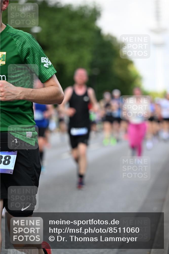 29.06.2025 - hella hamburg halbmarathon Dr. Thomas Lammeyer http://msf.ph/oto/8511060 29.06.2025 10:00:25 Kennedybrücke 1460, 1496, 1499, 1628, 1877, 2013, 2082, 2083, 2208, 2771, 2996, 3256, 3310, 3426, 4065, 4077, 4377, 4404, 4635, 4711, 4833, 4967, 5169, 5482, 5978, 6286, 6309, 6377, 6511, 6512, 6561, 6562, 7383, 7475, 8261, 8335, 8361, 8514, 8572, 8587, 8921, 8996, 9082, 9497, 9537, 9597, 9638, 9695, 9752, 9793, 10371, 10508, 10891, 11018, 11124, 11231 meine-sportfotos.de
