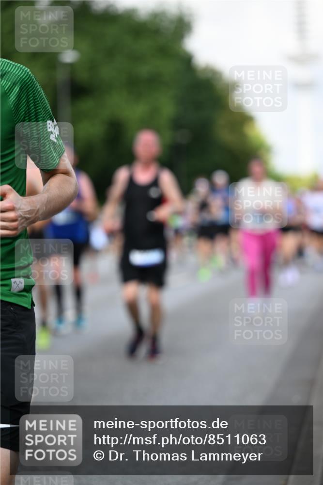 29.06.2025 - hella hamburg halbmarathon Dr. Thomas Lammeyer http://msf.ph/oto/8511063 29.06.2025 10:00:25 Kennedybrücke 1460, 1496, 1499, 1628, 1877, 2013, 2082, 2083, 2208, 2771, 2996, 3256, 3310, 3426, 4065, 4077, 4377, 4404, 4635, 4711, 4833, 4967, 5169, 5482, 5978, 6286, 6309, 6377, 6511, 6512, 6561, 6562, 7383, 7475, 8261, 8335, 8361, 8514, 8572, 8587, 8921, 8996, 9082, 9497, 9537, 9597, 9638, 9695, 9752, 9793, 10371, 10508, 10891, 11018, 11124, 11231 meine-sportfotos.de