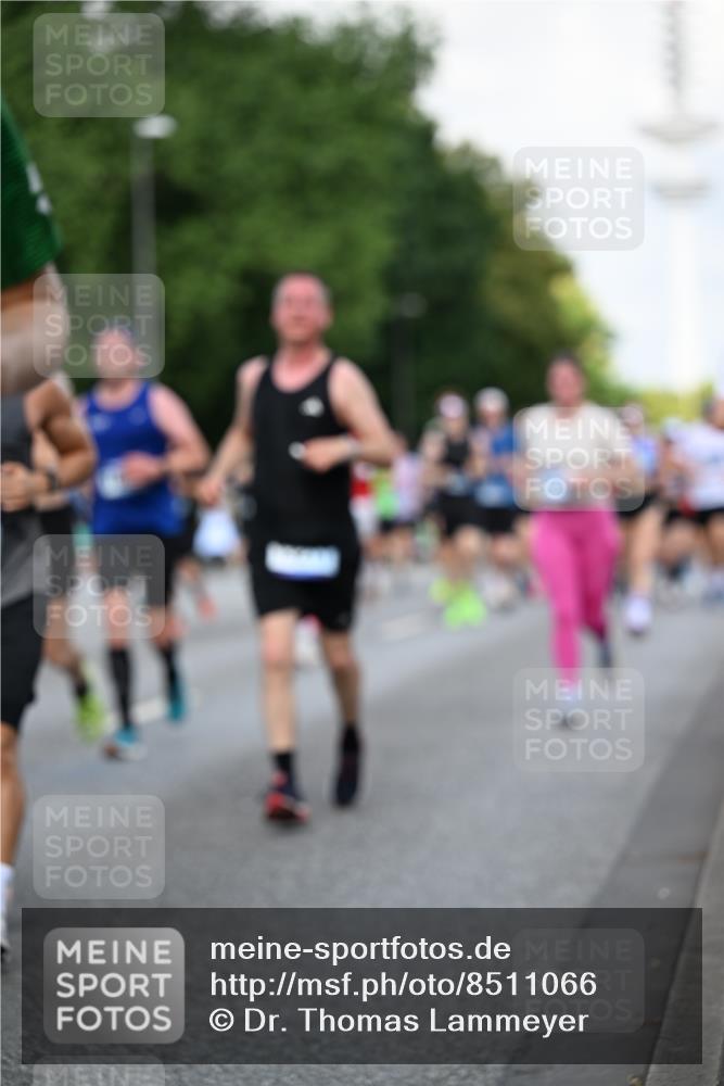 29.06.2025 - hella hamburg halbmarathon Dr. Thomas Lammeyer http://msf.ph/oto/8511066 29.06.2025 10:00:25 Kennedybrücke 1460, 1496, 1499, 1628, 1877, 2013, 2082, 2083, 2208, 2771, 2996, 3256, 3310, 3426, 4065, 4077, 4377, 4404, 4635, 4711, 4833, 4967, 5169, 5482, 5978, 6286, 6309, 6377, 6511, 6512, 6561, 6562, 7383, 7475, 8261, 8335, 8361, 8514, 8572, 8587, 8921, 8996, 9082, 9497, 9537, 9597, 9638, 9695, 9752, 9793, 10371, 10508, 10891, 11018, 11124, 11231 meine-sportfotos.de