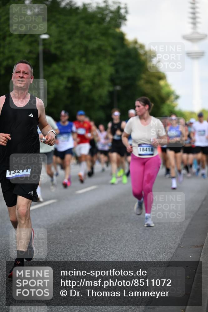 29.06.2025 - hella hamburg halbmarathon Dr. Thomas Lammeyer http://msf.ph/oto/8511072 29.06.2025 10:00:26 Kennedybrücke 1460, 1496, 1499, 1628, 1877, 2013, 2082, 2083, 2208, 2340, 2771, 2996, 3256, 3310, 3426, 4065, 4077, 4377, 4404, 4635, 4711, 4833, 4967, 5169, 5482, 5978, 6286, 6309, 6377, 6511, 6512, 6561, 6562, 7383, 7475, 8261, 8335, 8361, 8514, 8572, 8587, 8921, 8996, 9082, 9497, 9537, 9597, 9638, 9695, 9752, 9793, 10371, 10508, 10891, 11018, 11124, 11231 meine-sportfotos.de