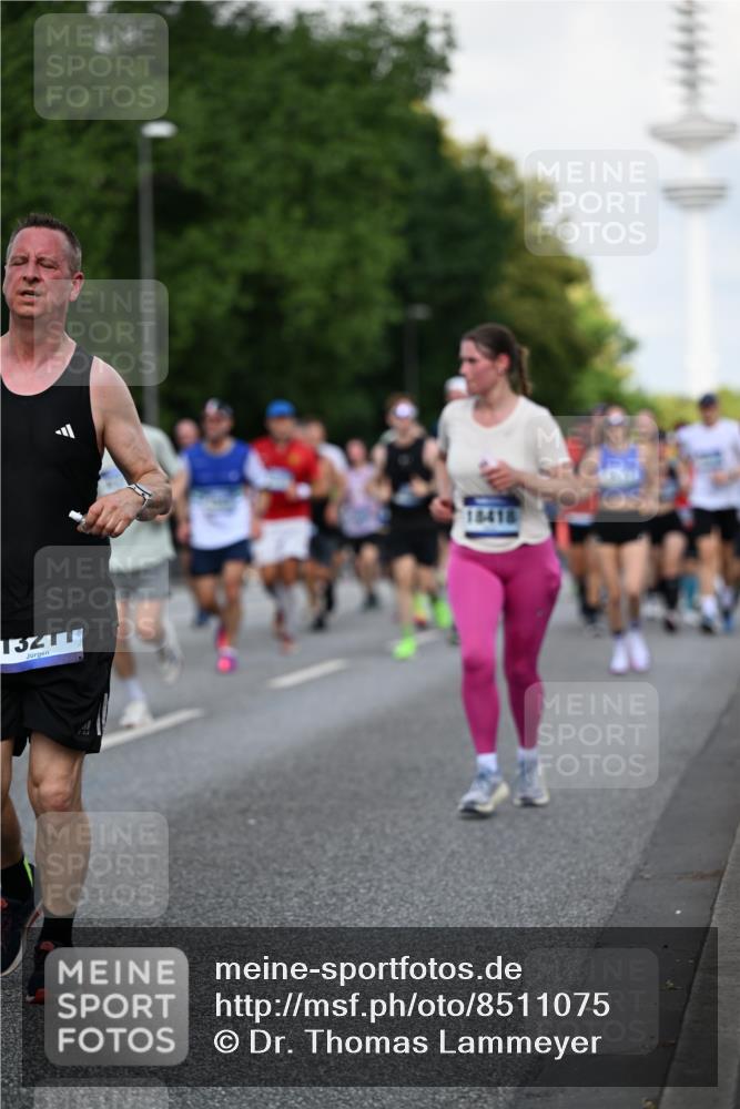 29.06.2025 - hella hamburg halbmarathon Dr. Thomas Lammeyer http://msf.ph/oto/8511075 29.06.2025 10:00:26 Kennedybrücke 1460, 1496, 1499, 1628, 1877, 2013, 2082, 2083, 2208, 2340, 2771, 2996, 3256, 3310, 3426, 4065, 4077, 4377, 4404, 4635, 4711, 4833, 4967, 5169, 5482, 5978, 6286, 6309, 6377, 6511, 6512, 6561, 6562, 7383, 7475, 8261, 8335, 8361, 8514, 8572, 8587, 8921, 8996, 9082, 9497, 9537, 9597, 9638, 9695, 9752, 9793, 10371, 10508, 10891, 11018, 11124, 11231 meine-sportfotos.de