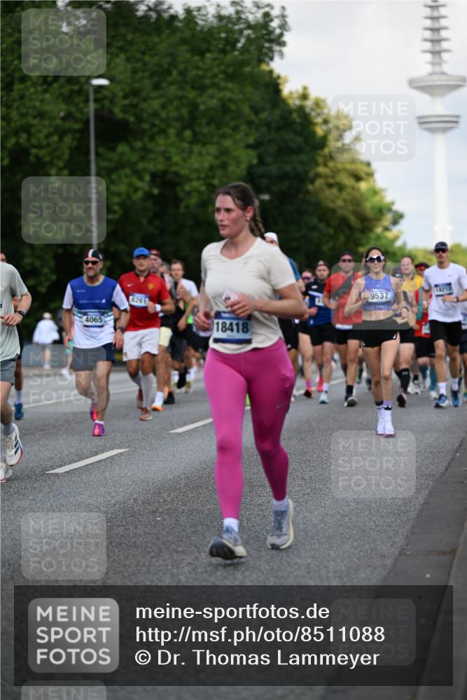 29.06.2025 - hella hamburg halbmarathon Dr. Thomas Lammeyer http://msf.ph/oto/8511088 29.06.2025 10:00:27 Kennedybrücke 1460, 1496, 1537, 1628, 1877, 2013, 2082, 2083, 2208, 2340, 2771, 2996, 3256, 3310, 3426, 4065, 4077, 4377, 4404, 4635, 4711, 4833, 4967, 5169, 5482, 5978, 6286, 6309, 6377, 6511, 6512, 6561, 6562, 7383, 7475, 8261, 8335, 8361, 8514, 8572, 8587, 8921, 8996, 9082, 9497, 9537, 9597, 9638, 9695, 9752, 10371, 10508, 11018, 11124, 11231 meine-sportfotos.de