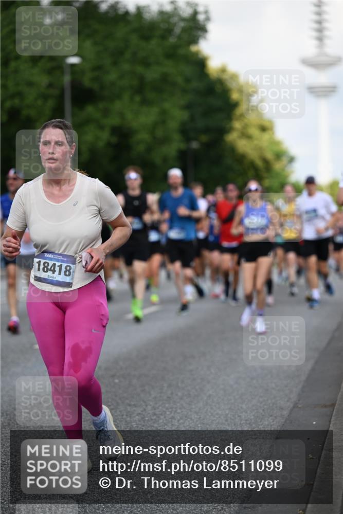 29.06.2025 - hella hamburg halbmarathon Dr. Thomas Lammeyer http://msf.ph/oto/8511099 29.06.2025 10:00:28 Kennedybrücke 1460, 1496, 1537, 1628, 1877, 2013, 2082, 2083, 2208, 2340, 2771, 2996, 3256, 3310, 3426, 4065, 4077, 4377, 4404, 4635, 4711, 4833, 4967, 5169, 5482, 5978, 6286, 6309, 6377, 6511, 6512, 6561, 6562, 7383, 7475, 8261, 8335, 8361, 8514, 8572, 8587, 8921, 8996, 9082, 9497, 9537, 9597, 9638, 9695, 9752, 9820, 10371, 10508, 11018, 11124, 11231 meine-sportfotos.de