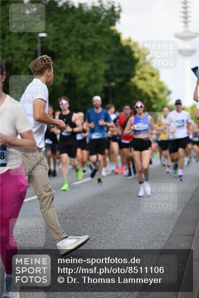 29.06.2025 - hella hamburg halbmarathon Dr. Thomas Lammeyer http://msf.ph/oto/8511106 29.06.2025 10:00:28 Kennedybrücke 1460, 1496, 1537, 1628, 1877, 2013, 2082, 2083, 2208, 2340, 2771, 2996, 3256, 3310, 3426, 4065, 4077, 4377, 4404, 4635, 4711, 4833, 4967, 5169, 5482, 5978, 6286, 6309, 6377, 6511, 6512, 6561, 6562, 7383, 7475, 8261, 8335, 8361, 8514, 8572, 8587, 8921, 8996, 9082, 9497, 9537, 9597, 9638, 9695, 9752, 9820, 10371, 10508, 11018, 11124, 11231 meine-sportfotos.de