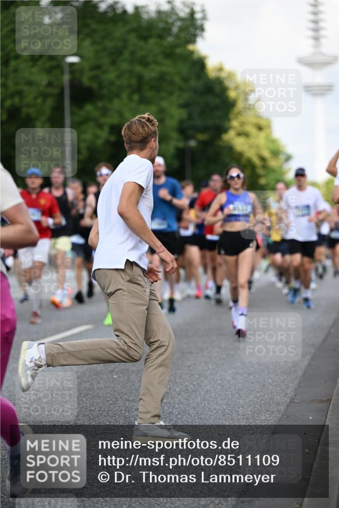 29.06.2025 - hella hamburg halbmarathon Dr. Thomas Lammeyer http://msf.ph/oto/8511109 29.06.2025 10:00:28 Kennedybrücke 1460, 1496, 1537, 1628, 1877, 2013, 2082, 2083, 2208, 2340, 2771, 2996, 3256, 3310, 3426, 4065, 4077, 4377, 4404, 4635, 4711, 4833, 4967, 5169, 5482, 5978, 6286, 6309, 6377, 6511, 6512, 6561, 6562, 7383, 7475, 8261, 8335, 8361, 8514, 8572, 8587, 8921, 8996, 9082, 9497, 9537, 9597, 9638, 9695, 9752, 9820, 10371, 10508, 11018, 11124, 11231 meine-sportfotos.de