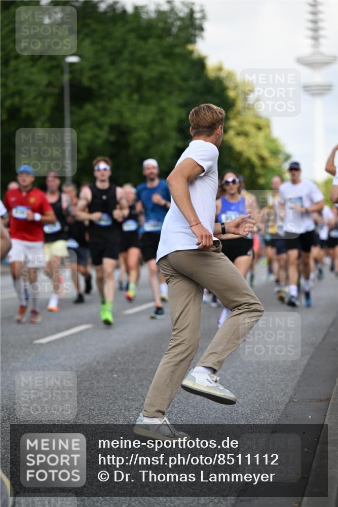29.06.2025 - hella hamburg halbmarathon Dr. Thomas Lammeyer http://msf.ph/oto/8511112 29.06.2025 10:00:28 Kennedybrücke 1460, 1496, 1537, 1628, 1877, 2013, 2082, 2083, 2208, 2340, 2771, 2996, 3256, 3310, 3426, 4065, 4077, 4377, 4404, 4635, 4711, 4833, 4967, 5169, 5482, 5978, 6286, 6309, 6377, 6511, 6512, 6561, 6562, 7383, 7475, 8261, 8335, 8361, 8514, 8572, 8587, 8921, 8996, 9082, 9497, 9537, 9597, 9638, 9695, 9752, 9820, 10371, 10508, 11018, 11124, 11231 meine-sportfotos.de