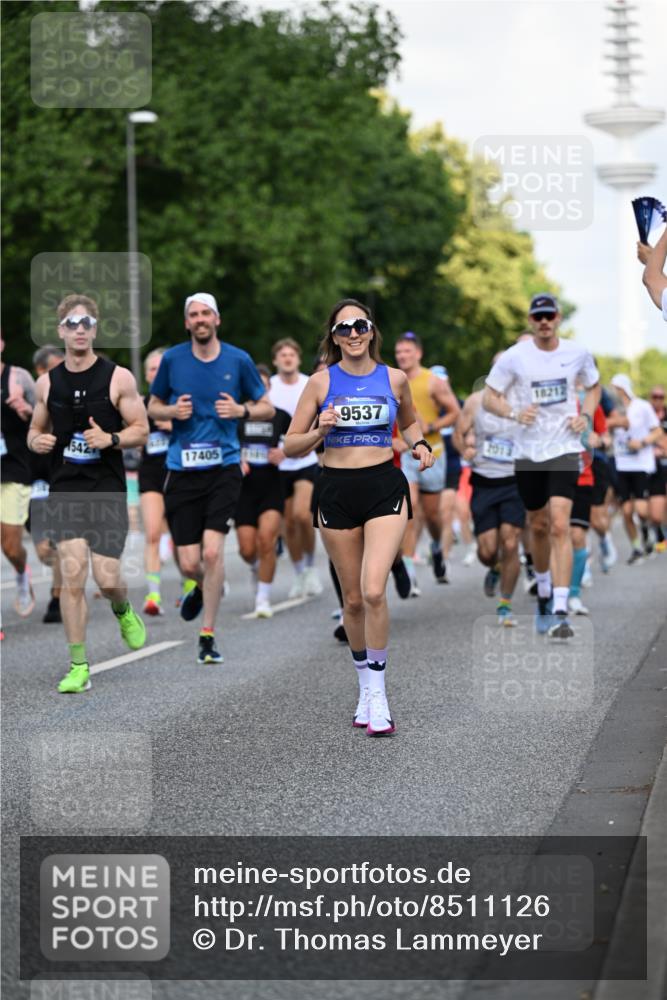 29.06.2025 - hella hamburg halbmarathon Dr. Thomas Lammeyer http://msf.ph/oto/8511126 29.06.2025 10:00:29 Kennedybrücke 1460, 1496, 1537, 1628, 1877, 2013, 2082, 2083, 2208, 2340, 2771, 2878, 2996, 3256, 3310, 3426, 4065, 4077, 4377, 4404, 4635, 4711, 4833, 4967, 5169, 5482, 6286, 6309, 6377, 6511, 6512, 6561, 6562, 7383, 7475, 8261, 8335, 8361, 8514, 8572, 8587, 8921, 8996, 9082, 9497, 9537, 9597, 9638, 9695, 9752, 9820, 10371, 10508, 11018, 11124, 11231 meine-sportfotos.de