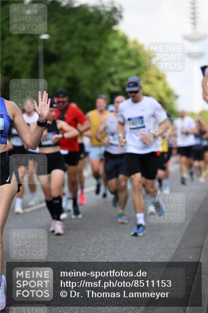 29.06.2025 - hella hamburg halbmarathon Dr. Thomas Lammeyer http://msf.ph/oto/8511153 29.06.2025 10:00:32 Kennedybrücke 1460, 1496, 1537, 1628, 1877, 2013, 2082, 2083, 2208, 2340, 2378, 2771, 2839, 2869, 2878, 2996, 3256, 3310, 3426, 4065, 4377, 4404, 4635, 4833, 4967, 5169, 5194, 5482, 5839, 6286, 6309, 6377, 6511, 6512, 6561, 6562, 7383, 7475, 8112, 8261, 8313, 8335, 8361, 8514, 8572, 8587, 8618, 8661, 8710, 8863, 8921, 8996, 9082, 9497, 9537, 9597, 9638, 9752, 9820, 10189, 10371, 10508, 10859, 11018, 11124, 11231, 11429 meine-sportfotos.de