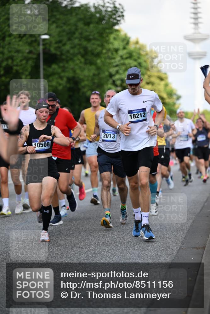 29.06.2025 - hella hamburg halbmarathon Dr. Thomas Lammeyer http://msf.ph/oto/8511156 29.06.2025 10:00:32 Kennedybrücke 1460, 1496, 1537, 1628, 1877, 2013, 2082, 2083, 2208, 2340, 2378, 2771, 2839, 2869, 2878, 2996, 3256, 3310, 3426, 4065, 4377, 4404, 4635, 4833, 4967, 5169, 5194, 5482, 5839, 6286, 6309, 6377, 6511, 6512, 6561, 6562, 7383, 7475, 8112, 8261, 8313, 8335, 8361, 8514, 8572, 8587, 8618, 8661, 8710, 8863, 8921, 8996, 9082, 9497, 9537, 9597, 9638, 9752, 9820, 10189, 10371, 10508, 10859, 11018, 11124, 11231, 11429 meine-sportfotos.de