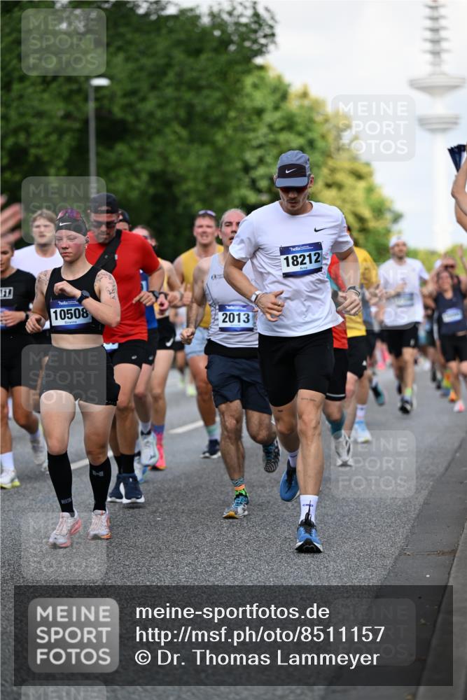 29.06.2025 - hella hamburg halbmarathon Dr. Thomas Lammeyer http://msf.ph/oto/8511157 29.06.2025 10:00:32 Kennedybrücke 1460, 1496, 1537, 1628, 1877, 2013, 2082, 2083, 2208, 2340, 2378, 2771, 2839, 2869, 2878, 2996, 3256, 3310, 3426, 4065, 4377, 4404, 4635, 4833, 4967, 5169, 5194, 5482, 5839, 6286, 6309, 6377, 6511, 6512, 6561, 6562, 7383, 7475, 8112, 8261, 8313, 8335, 8361, 8514, 8572, 8587, 8618, 8661, 8710, 8863, 8921, 8996, 9082, 9497, 9537, 9597, 9638, 9752, 9820, 10189, 10371, 10508, 10859, 11018, 11124, 11231, 11429 meine-sportfotos.de