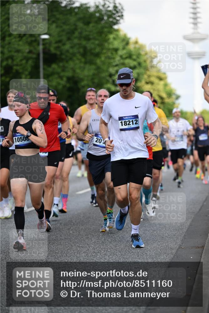 29.06.2025 - hella hamburg halbmarathon Dr. Thomas Lammeyer http://msf.ph/oto/8511160 29.06.2025 10:00:32 Kennedybrücke 1460, 1496, 1537, 1628, 1877, 2013, 2082, 2083, 2208, 2340, 2378, 2771, 2839, 2869, 2878, 2996, 3256, 3310, 3426, 4065, 4377, 4404, 4635, 4833, 4967, 5169, 5194, 5482, 5839, 6286, 6309, 6377, 6511, 6512, 6561, 6562, 7383, 7475, 8112, 8261, 8313, 8335, 8361, 8514, 8572, 8587, 8618, 8661, 8710, 8863, 8921, 8996, 9082, 9497, 9537, 9597, 9638, 9752, 9820, 10189, 10371, 10508, 10859, 11018, 11124, 11231, 11429 meine-sportfotos.de