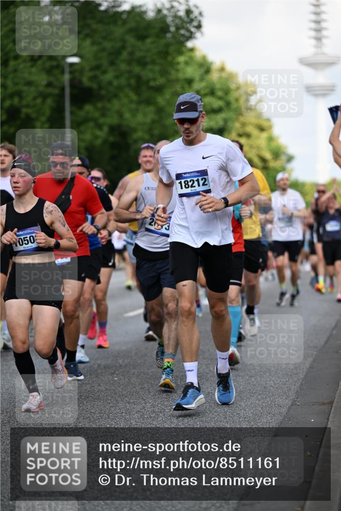 29.06.2025 - hella hamburg halbmarathon Dr. Thomas Lammeyer http://msf.ph/oto/8511161 29.06.2025 10:00:32 Kennedybrücke 1460, 1496, 1537, 1628, 1877, 2013, 2082, 2083, 2208, 2340, 2378, 2771, 2839, 2869, 2878, 2996, 3256, 3310, 3426, 4065, 4377, 4404, 4635, 4833, 4967, 5169, 5194, 5482, 5839, 6286, 6309, 6377, 6511, 6512, 6561, 6562, 7383, 7475, 8112, 8261, 8313, 8335, 8361, 8514, 8572, 8587, 8618, 8661, 8710, 8863, 8921, 8996, 9082, 9497, 9537, 9597, 9638, 9752, 9820, 10189, 10371, 10508, 10859, 11018, 11124, 11231, 11429 meine-sportfotos.de