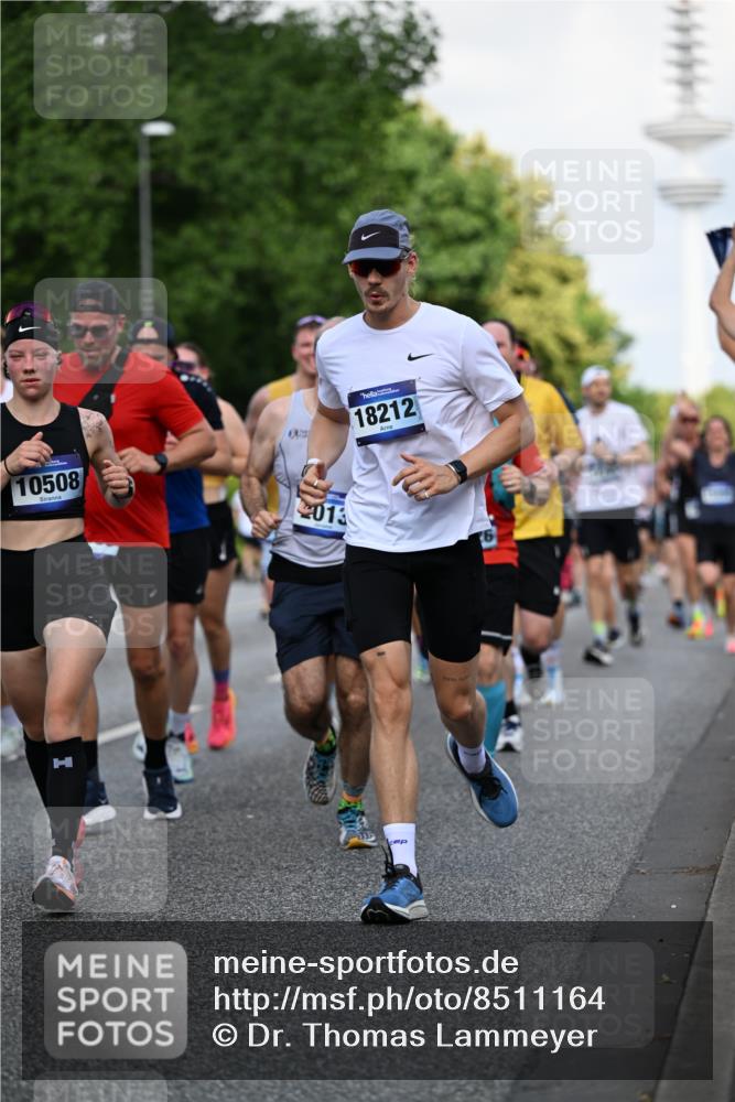 29.06.2025 - hella hamburg halbmarathon Dr. Thomas Lammeyer http://msf.ph/oto/8511164 29.06.2025 10:00:32 Kennedybrücke 1460, 1496, 1537, 1628, 1877, 2013, 2082, 2083, 2208, 2340, 2378, 2771, 2839, 2869, 2878, 2996, 3256, 3310, 3426, 4065, 4377, 4404, 4635, 4833, 4967, 5169, 5194, 5482, 5839, 6286, 6309, 6377, 6511, 6512, 6561, 6562, 7383, 7475, 8112, 8261, 8313, 8335, 8361, 8514, 8572, 8587, 8618, 8661, 8710, 8863, 8921, 8996, 9082, 9497, 9537, 9597, 9638, 9752, 9820, 10189, 10371, 10508, 10859, 11018, 11124, 11231, 11429 meine-sportfotos.de