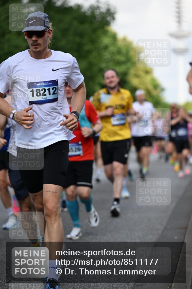 29.06.2025 - hella hamburg halbmarathon Dr. Thomas Lammeyer http://msf.ph/oto/8511177 29.06.2025 10:00:33 Kennedybrücke 1460, 1496, 1537, 1628, 1877, 2013, 2082, 2083, 2208, 2340, 2378, 2396, 2771, 2839, 2869, 2878, 2996, 3256, 3310, 3426, 4065, 4377, 4404, 4635, 4833, 4967, 5169, 5194, 5482, 5839, 6286, 6309, 6377, 6561, 6562, 7383, 7475, 8112, 8261, 8313, 8335, 8361, 8514, 8572, 8587, 8618, 8661, 8710, 8863, 8921, 8996, 9082, 9497, 9537, 9597, 9638, 9752, 9820, 10189, 10371, 10508, 10859, 11018, 11231, 11429 meine-sportfotos.de