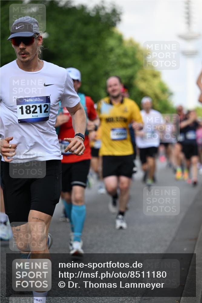 29.06.2025 - hella hamburg halbmarathon Dr. Thomas Lammeyer http://msf.ph/oto/8511180 29.06.2025 10:00:34 Kennedybrücke 1460, 1496, 1537, 1628, 1877, 2013, 2082, 2083, 2208, 2340, 2378, 2396, 2771, 2839, 2869, 2878, 2996, 3310, 3426, 3575, 4065, 4377, 4404, 4635, 4833, 4967, 5169, 5194, 5482, 5839, 6286, 6309, 6377, 6561, 6562, 7383, 7475, 8112, 8261, 8313, 8335, 8361, 8514, 8572, 8587, 8618, 8661, 8710, 8863, 8921, 8996, 9082, 9497, 9537, 9597, 9638, 9752, 9820, 9876, 10189, 10371, 10508, 10859, 11018, 11231, 11429 meine-sportfotos.de