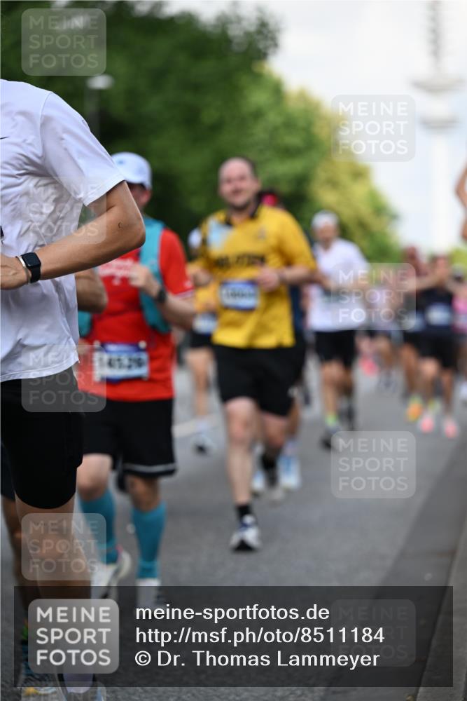 29.06.2025 - hella hamburg halbmarathon Dr. Thomas Lammeyer http://msf.ph/oto/8511184 29.06.2025 10:00:34 Kennedybrücke 1460, 1496, 1537, 1628, 1877, 2013, 2082, 2083, 2208, 2340, 2378, 2396, 2771, 2839, 2869, 2878, 2996, 3310, 3426, 3575, 4065, 4377, 4404, 4635, 4833, 4967, 5169, 5194, 5482, 5839, 6286, 6309, 6377, 6561, 6562, 7383, 7475, 8112, 8261, 8313, 8335, 8361, 8514, 8572, 8587, 8618, 8661, 8710, 8863, 8921, 8996, 9082, 9497, 9537, 9597, 9638, 9752, 9820, 9876, 10189, 10371, 10508, 10859, 11018, 11231, 11429 meine-sportfotos.de