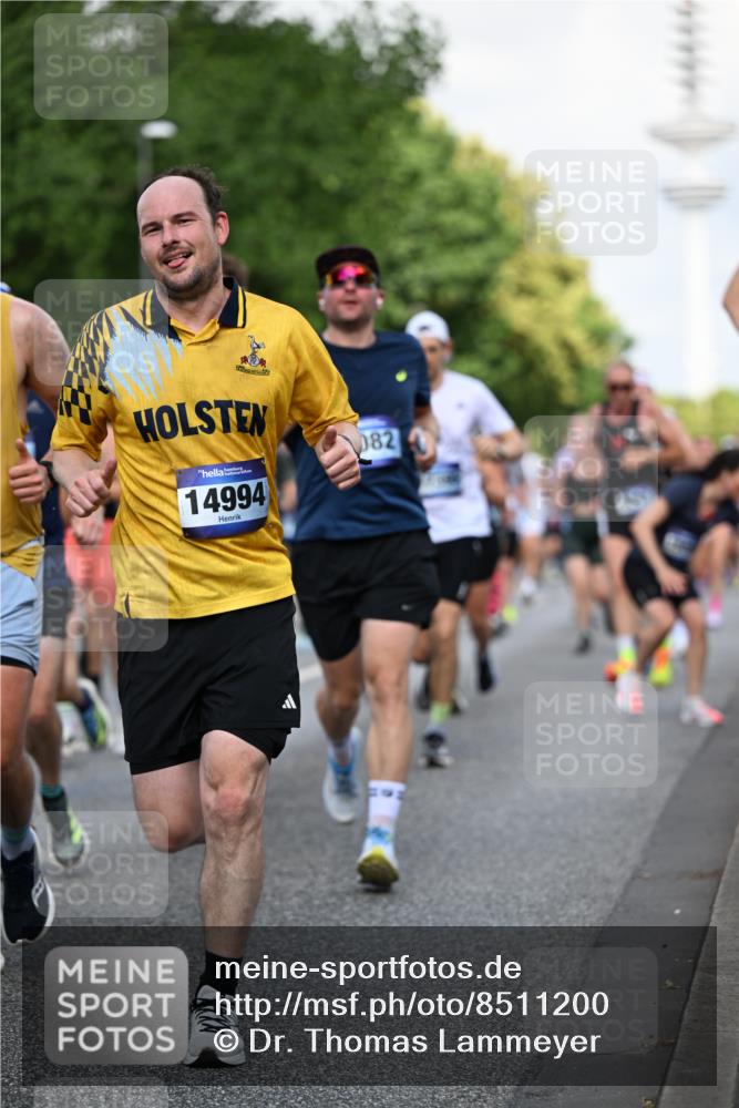 29.06.2025 - hella hamburg halbmarathon Dr. Thomas Lammeyer http://msf.ph/oto/8511200 29.06.2025 10:00:35 Kennedybrücke 1460, 1496, 1537, 1628, 1833, 1877, 2013, 2082, 2083, 2208, 2340, 2378, 2396, 2771, 2839, 2869, 2878, 2996, 3310, 3426, 3575, 4065, 4377, 4404, 4635, 4833, 4967, 5169, 5194, 5482, 5839, 6286, 6309, 6377, 6561, 6562, 7383, 7475, 8112, 8261, 8313, 8361, 8514, 8572, 8587, 8618, 8661, 8710, 8863, 8921, 8996, 9082, 9497, 9537, 9597, 9638, 9752, 9820, 9876, 10189, 10371, 10508, 10859, 11018, 11231, 11429 meine-sportfotos.de