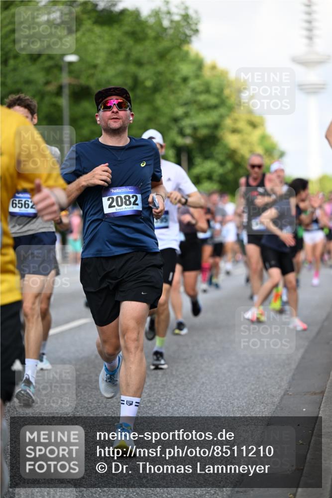 29.06.2025 - hella hamburg halbmarathon Dr. Thomas Lammeyer http://msf.ph/oto/8511210 29.06.2025 10:00:36 Kennedybrücke 1381, 1460, 1496, 1537, 1628, 1833, 1877, 2013, 2082, 2083, 2208, 2340, 2378, 2396, 2771, 2839, 2869, 2878, 2996, 3310, 3426, 3575, 4065, 4377, 4404, 4635, 4833, 4967, 5169, 5194, 5839, 6286, 6309, 6377, 6561, 6562, 7383, 7475, 8112, 8261, 8313, 8361, 8514, 8572, 8587, 8618, 8661, 8710, 8863, 8921, 8996, 9082, 9497, 9537, 9597, 9752, 9820, 9876, 10189, 10371, 10508, 10859, 11018, 11231, 11429 meine-sportfotos.de