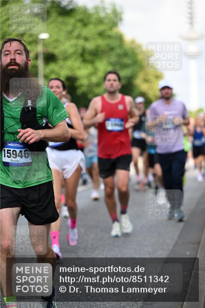 29.06.2025 - hella hamburg halbmarathon Dr. Thomas Lammeyer http://msf.ph/oto/8511342 29.06.2025 10:00:43 Kennedybrücke 1381, 1460, 1496, 1537, 1833, 1877, 2013, 2074, 2082, 2111, 2208, 2340, 2378, 2396, 2771, 2839, 2869, 2878, 2996, 3310, 3426, 3575, 3652, 3791, 4635, 4770, 4833, 4897, 4967, 5169, 5194, 5839, 6286, 6309, 6377, 6561, 6562, 7383, 7475, 8112, 8261, 8313, 8361, 8514, 8572, 8587, 8618, 8661, 8710, 8813, 8863, 8996, 9082, 9497, 9752, 9820, 9876, 9985, 10189, 10371, 10508, 10859, 11018, 11429 meine-sportfotos.de